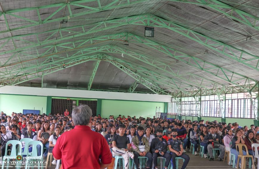 Dr. Cue Inspires Students with Encouragement and Study Tips at Orientation Finale