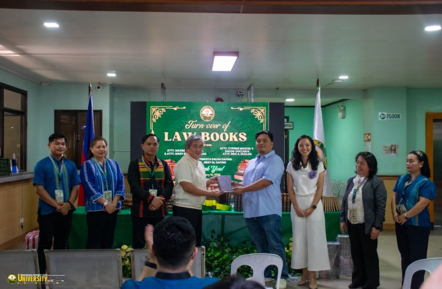 𝗠𝗣𝗦𝗨 𝗿𝗲𝗰𝗲𝗶𝘃𝗲𝘀 𝗹𝗮𝘄 𝗯𝗼𝗼𝗸𝘀 𝗳𝗿𝗼𝗺 𝗗𝗮𝗹𝗼𝗴 𝗳𝗮𝗺𝗶𝗹𝘆, 𝗿𝗲𝗹𝗮𝘁𝗶𝘃𝗲𝘀
